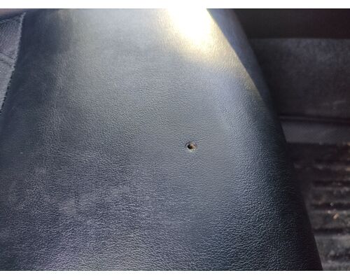 レザーシート穴